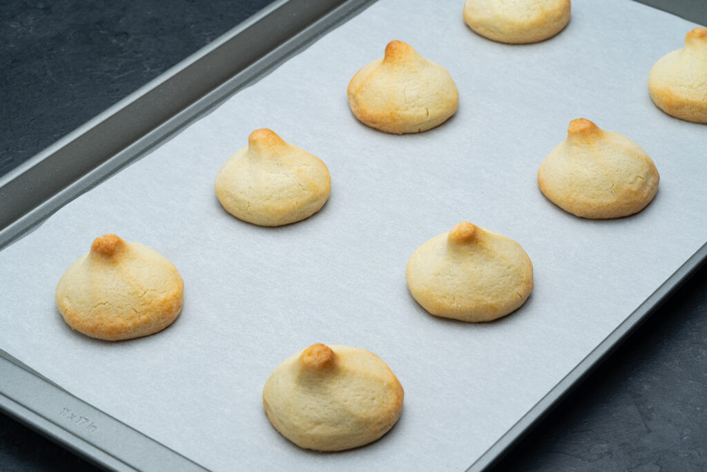 Dulce de Leche Besito™ Cookies Porto's Bakery