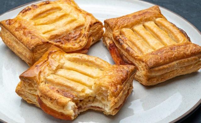 Refugiado® - Guava & Cheese Pastry